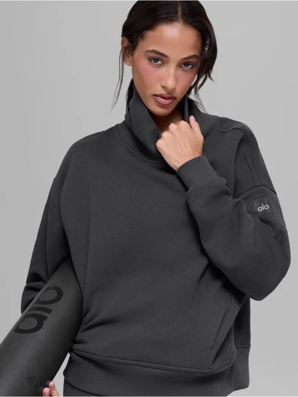 ALO Yoga. Hazy Mock Neck Pullover
Size.L. Color. Burgundy